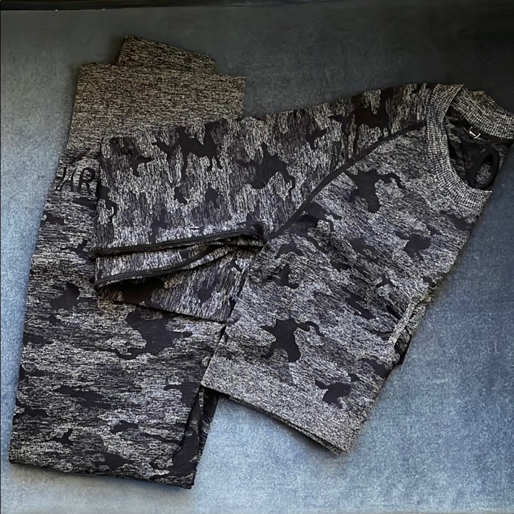 Cute black and grey camo Gymshark workout outfit.